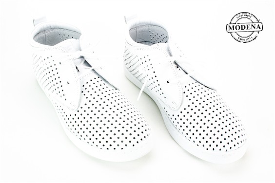 Detailpagina - Ander damesschoenen model: WIT HALFHOGE BASKET PERFOREE