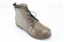 Afb. Detail A van D TAUPE VETERSCHOEN MILITARY