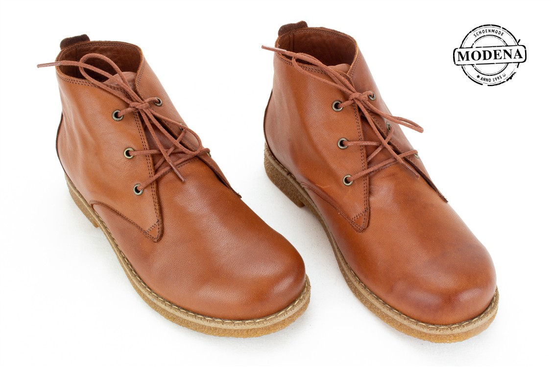 Modena schoenmode - mediumhoge crepezool - cognac veter crepezool