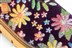 Afb. Detail C van PAARS BLOEMEN MUIL VILT