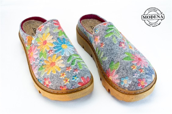 Detailpagina - Ander damesschoenen model: GRIJS BLOEMEN MUIL VILT