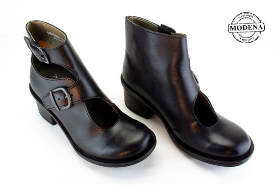 Detailpagina - Ander damesschoenen model: ZWART GESPEN HAK